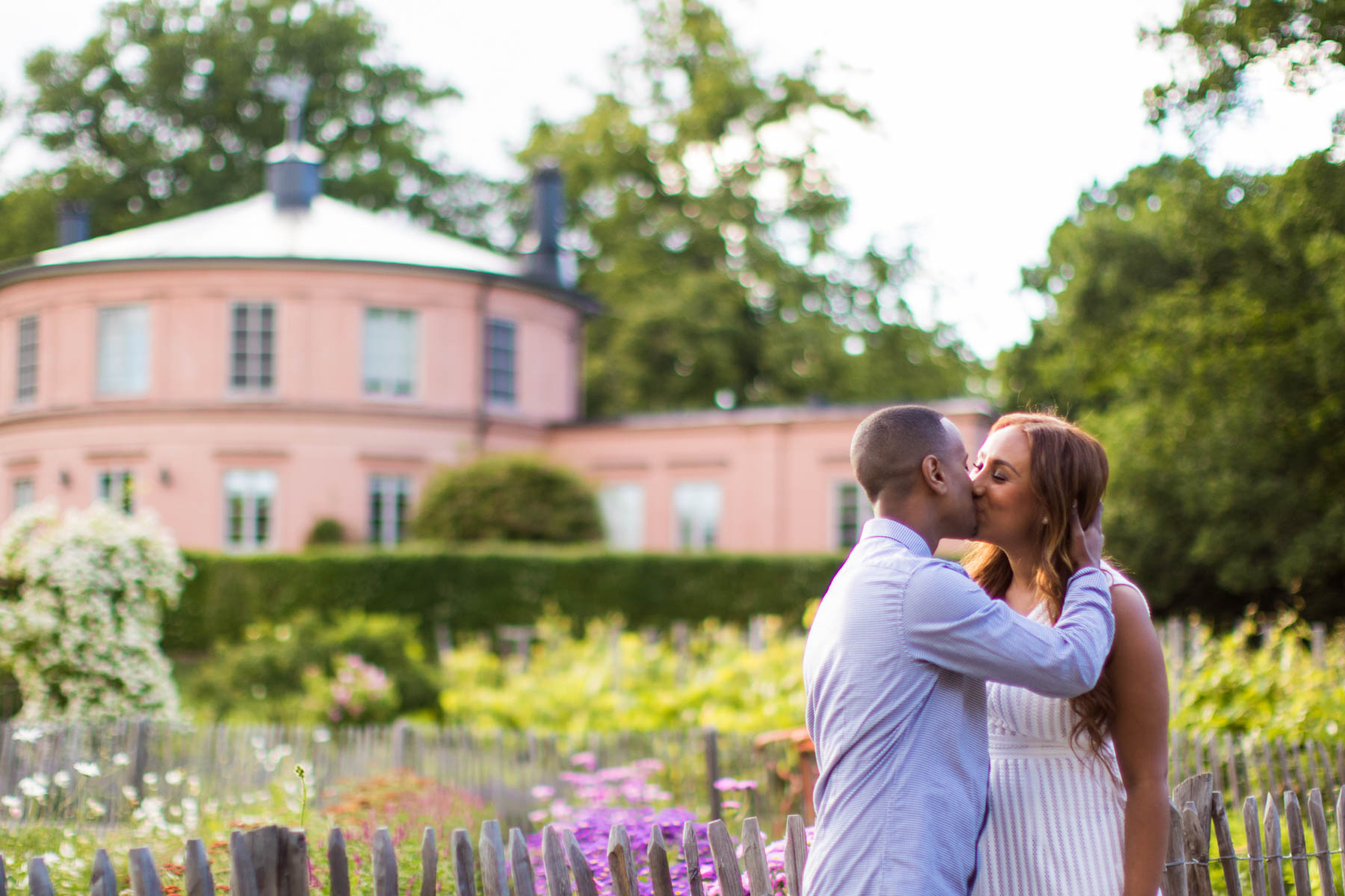 <span>Bröllopsfotograf Stockholm, Förlovning</span>Förlovning, Rosendals Slottsträdgård